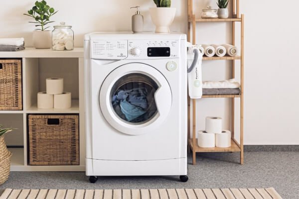 <font dir="auto" style="vertical-align: inherit;"><font dir="auto" style="vertical-align: inherit;">家</font></font> electronic store promotional banner hwidth 1.jpg
